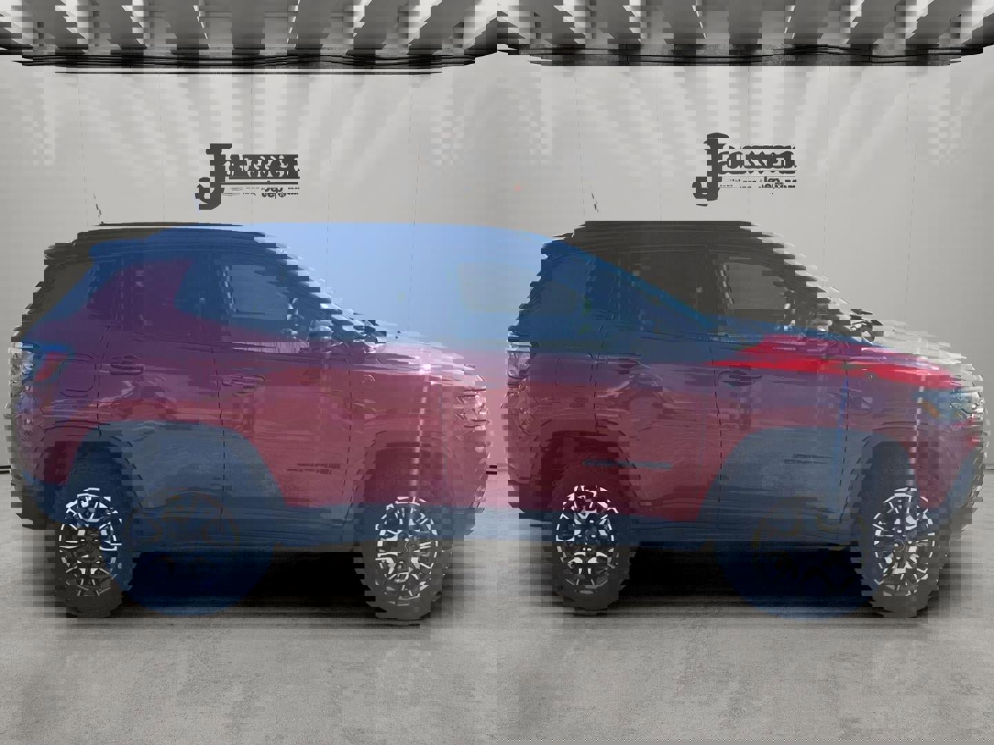 Used 2025 Jeep Compass Trailhawk image 5