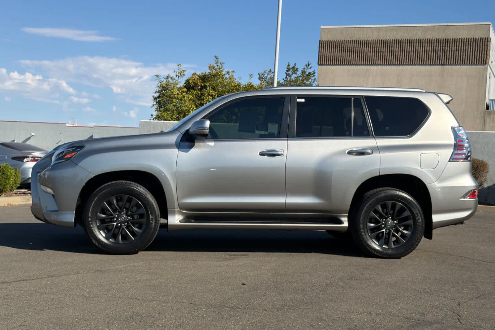 Used 2021 Lexus GX 460 Premium w/ Premium Package AWD/4WD image 9