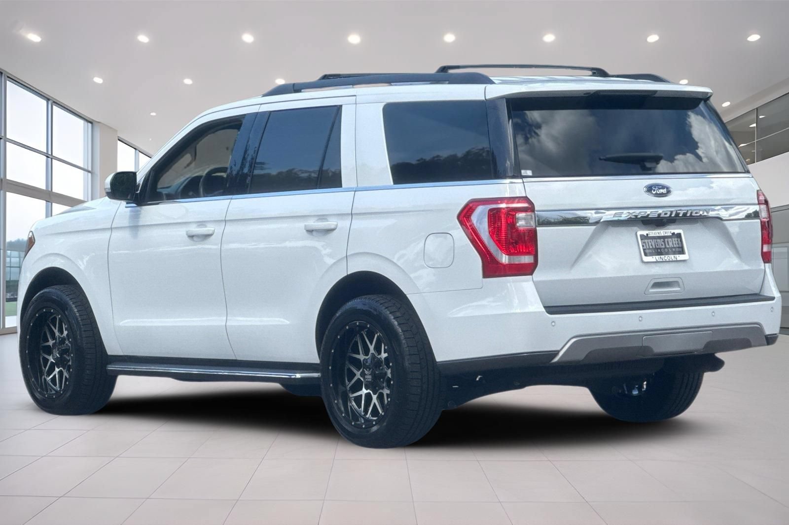 Used 2020 Ford Expedition XLT w/ Equipment Group 202A AWD/4WD image 6