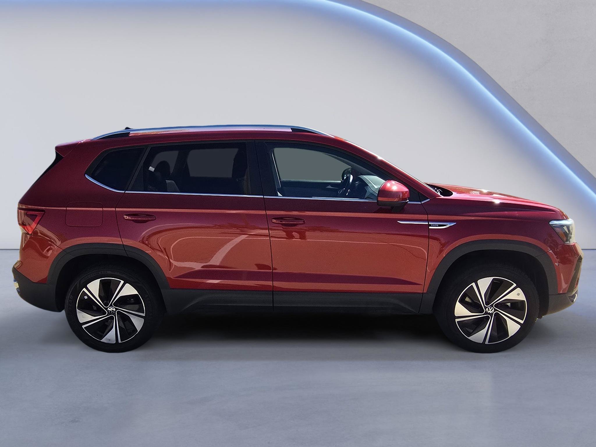 Used 2024 Volkswagen Taos SE w/ Panoramic Sunroof Package AWD/4WD image 7