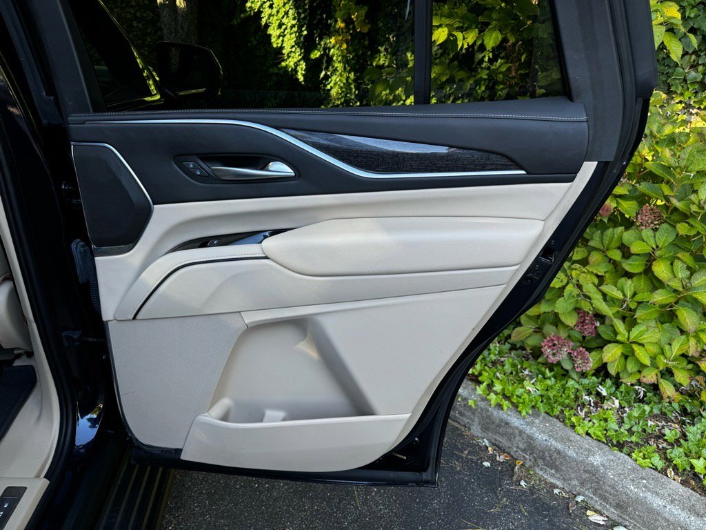 Used 2023 Cadillac Escalade Premium Luxury w/ Performance Package image 21