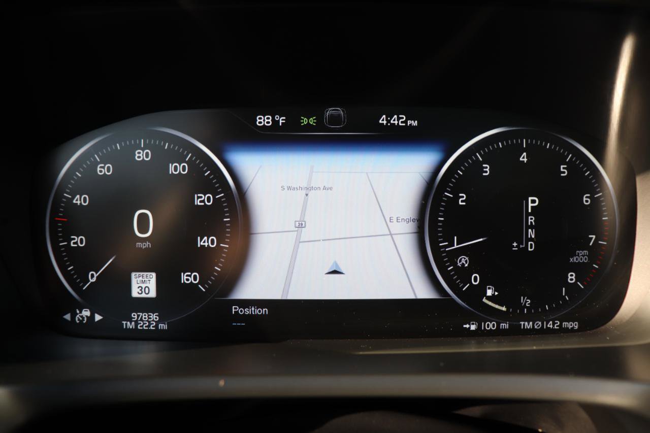 Used 2016 Volvo XC90 T6 Momentum image 33