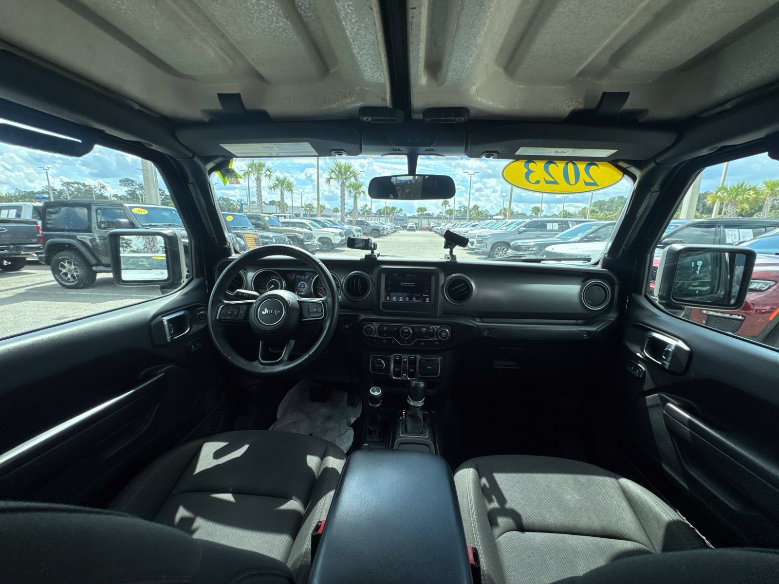 Used 2023 Jeep Gladiator Sport AWD/4WD image 17
