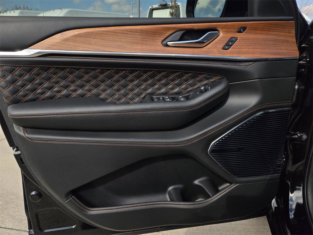 New 2025 Jeep Grand Cherokee Summit image 17