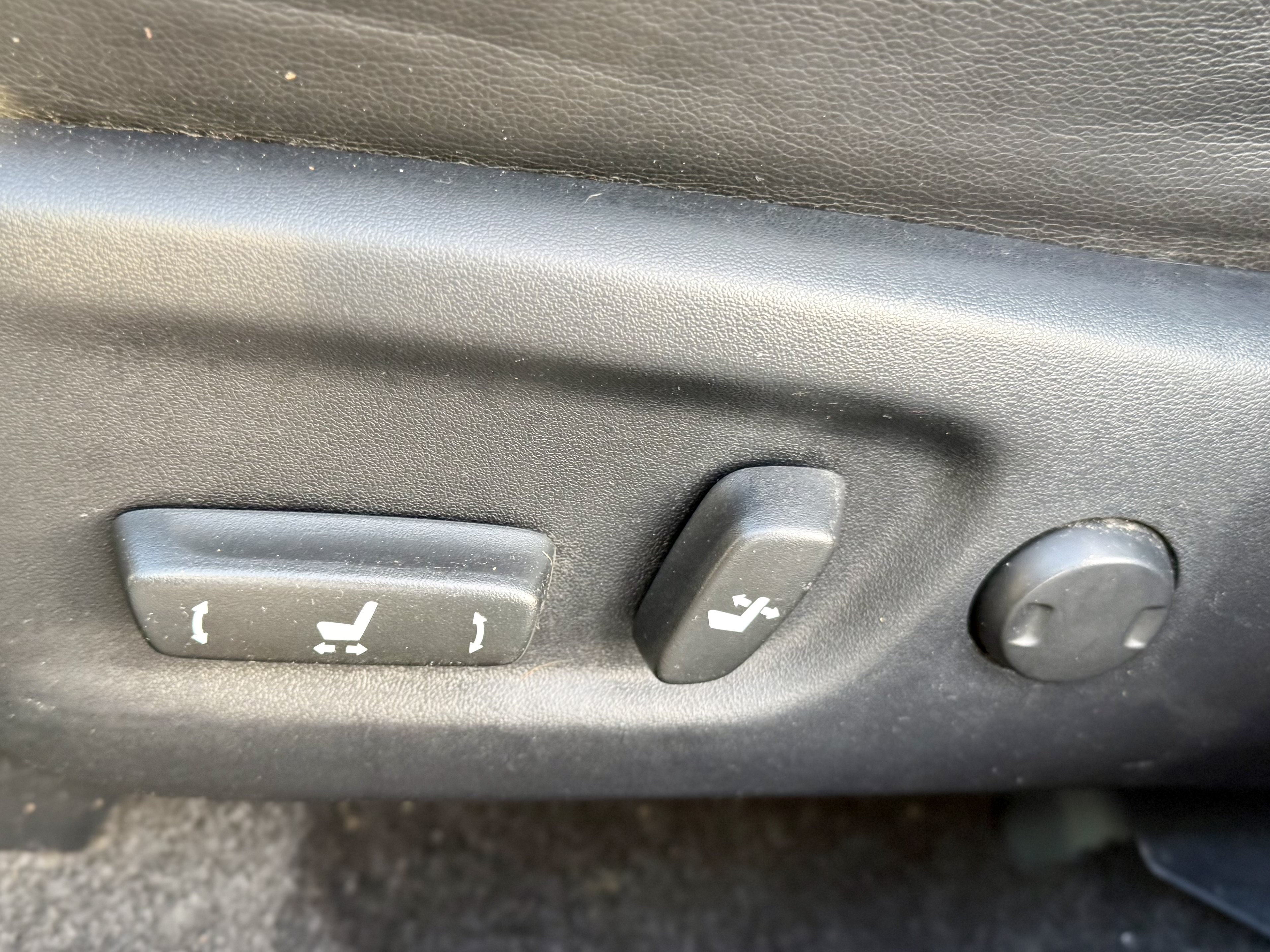 Used 2017 Toyota Prius V Five w/ Advanced Technology Package FWD image 22