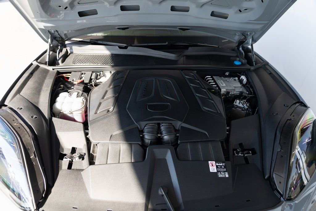 Certified 2025 Porsche Cayenne GTS image 27