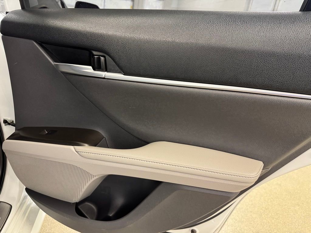 Used 2021 Toyota Camry XLE FWD image 23