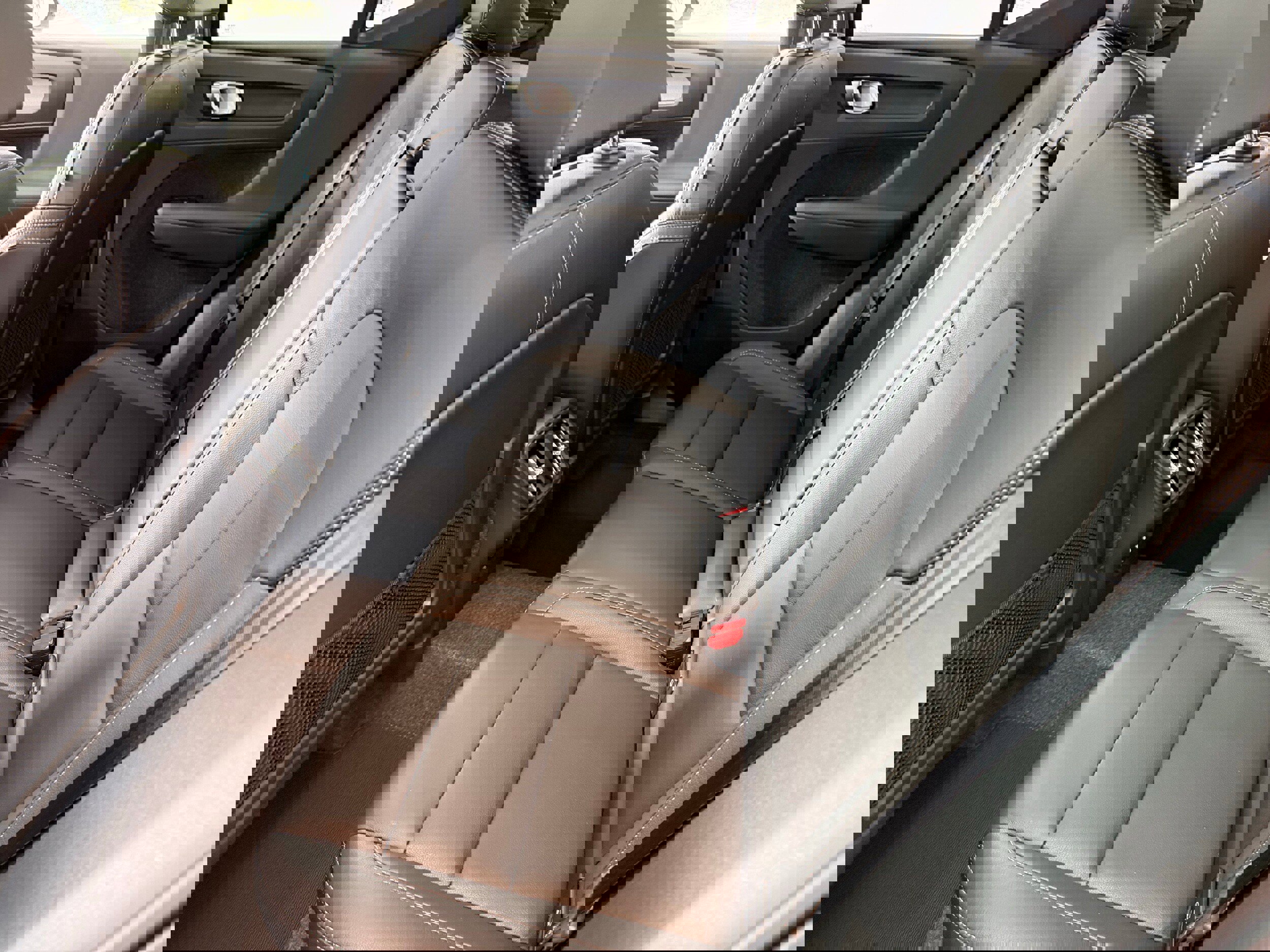 Used 2025 Volvo XC40 B5 Core w/ Protection Package Premier image 24