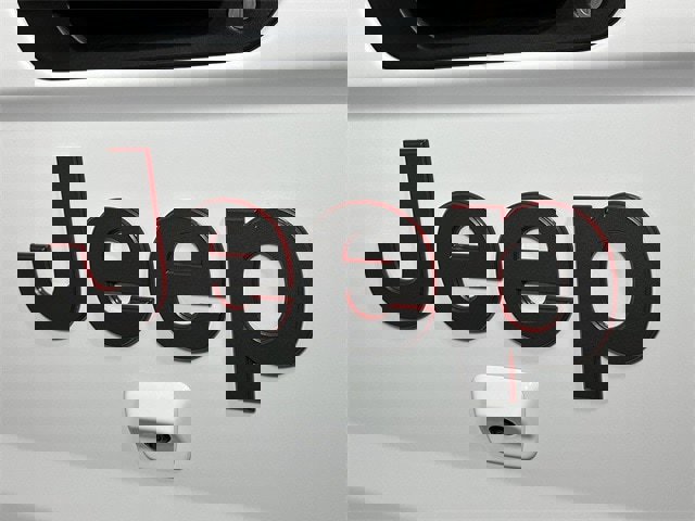 Used 2025 Jeep Gladiator Rubicon w/ Convenience Group image 32