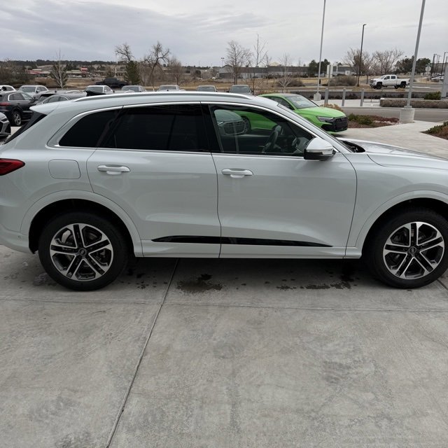 Used 2025 Audi Q5 Premium w/ Convenience Package image 8