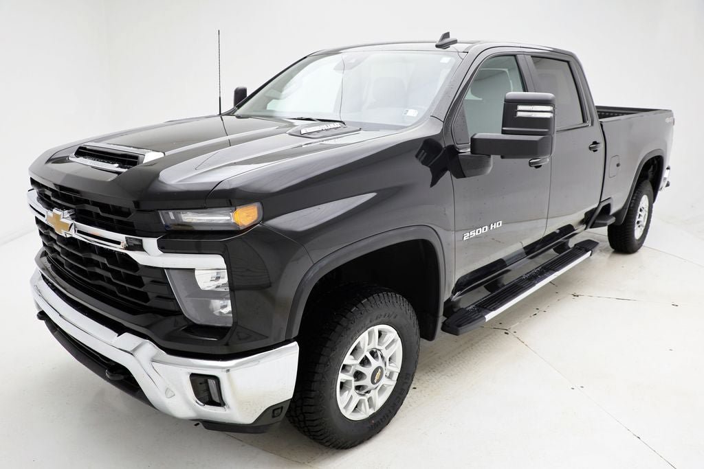 Used 2025 Chevrolet Silverado 2500 LT w/ Convenience Package AWD/4WD video 2