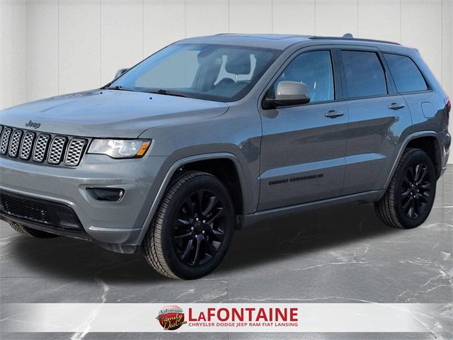 Certified 2022 Jeep Grand Cherokee Laredo X image 1