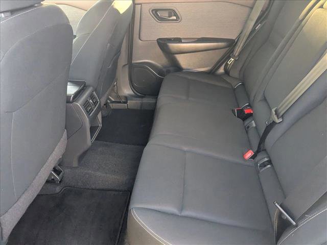Used 2023 Nissan Rogue S image 17
