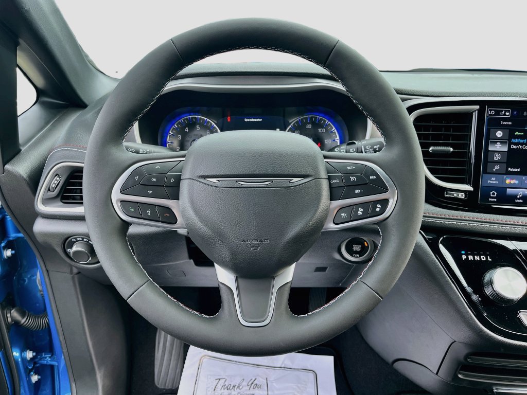 New 2027 Chrysler Pacifica Select FWD image 11