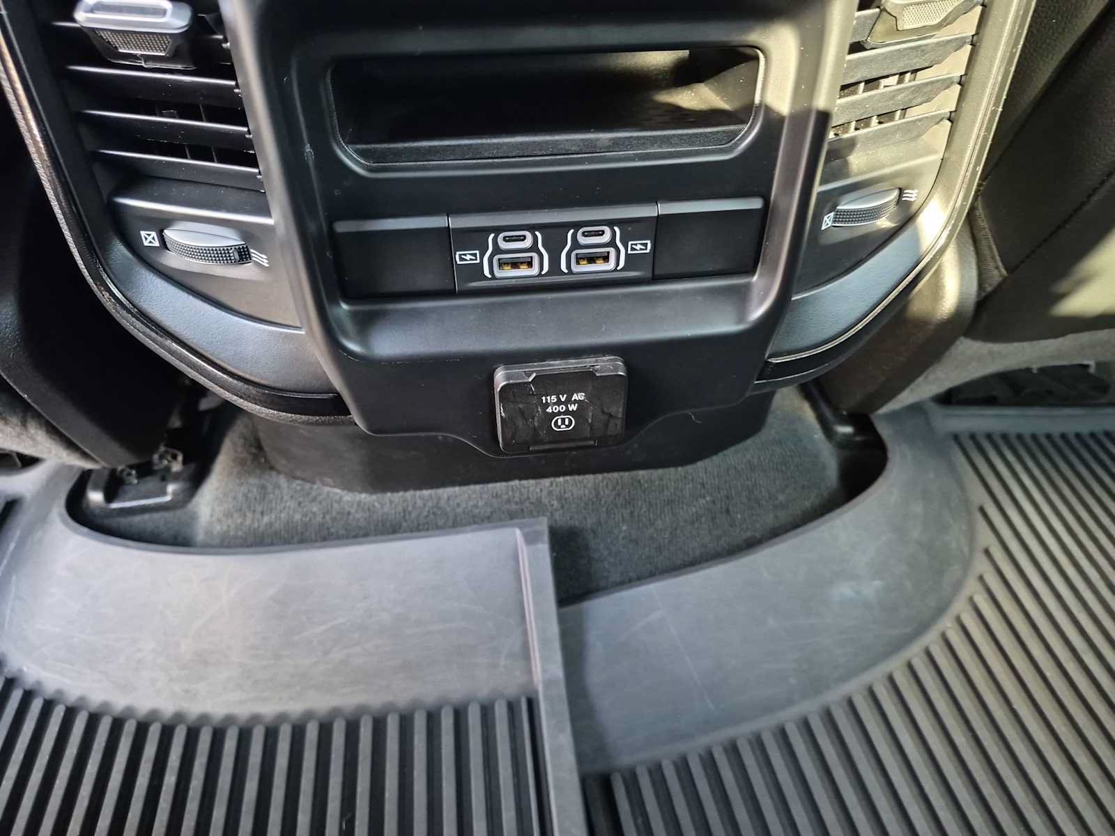 Used 2022 RAM 1500 Laramie AWD/4WD image 16