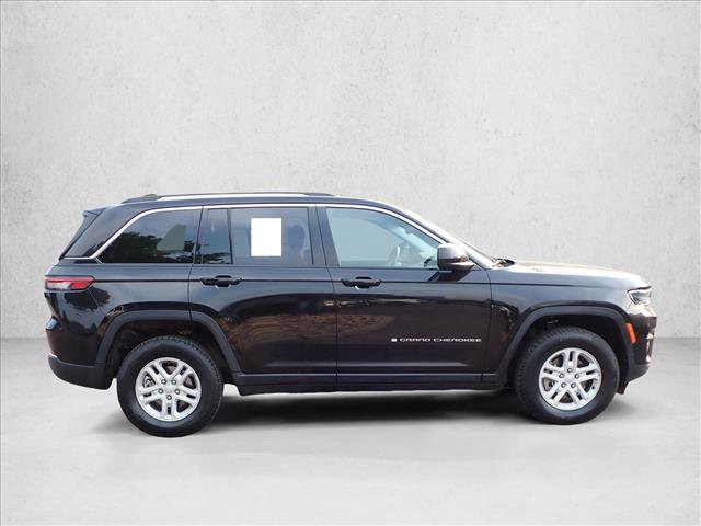 Used 2024 Jeep Grand Cherokee Laredo AWD/4WD image 5