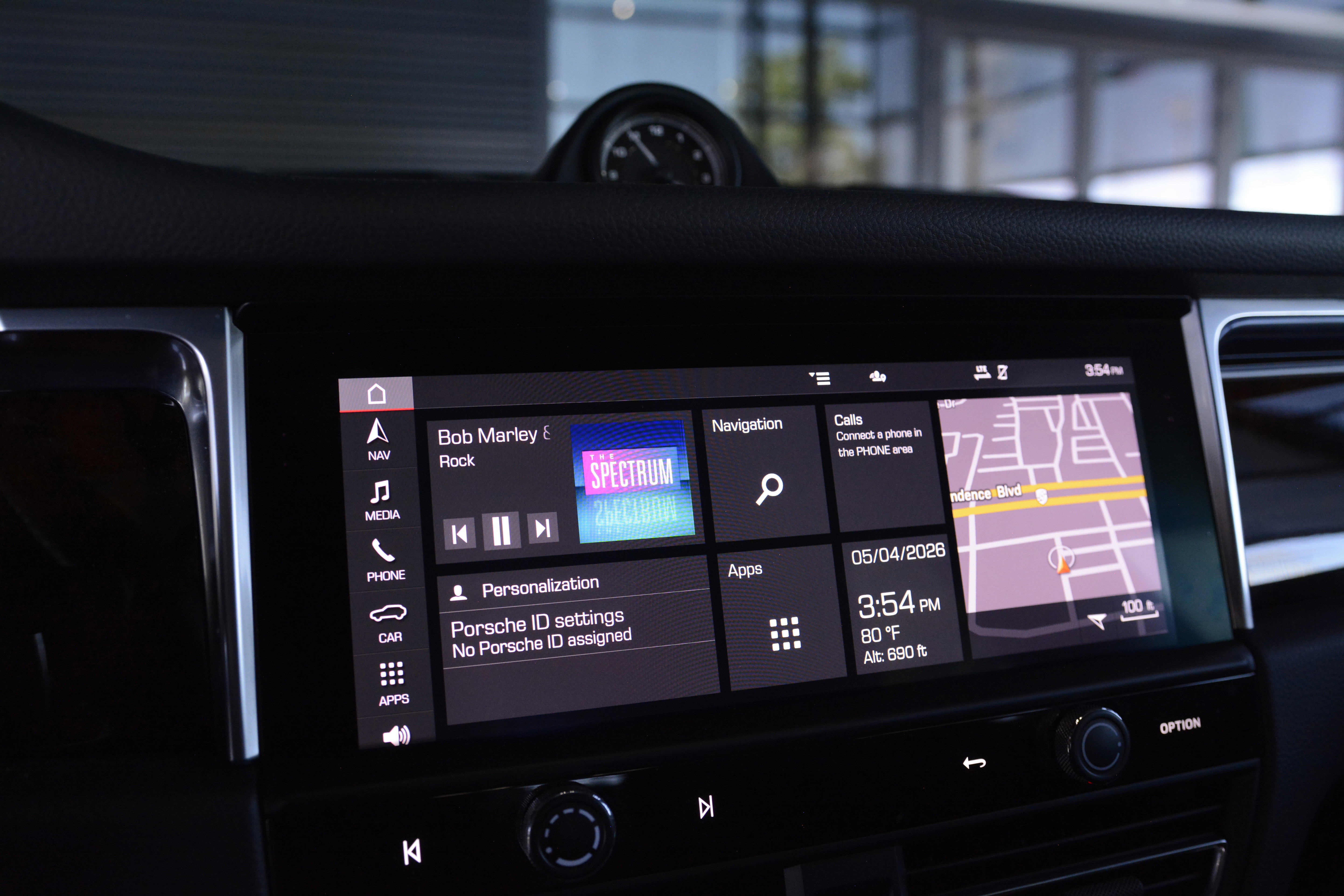 Certified 2022 Porsche Macan S AWD/4WD image 22