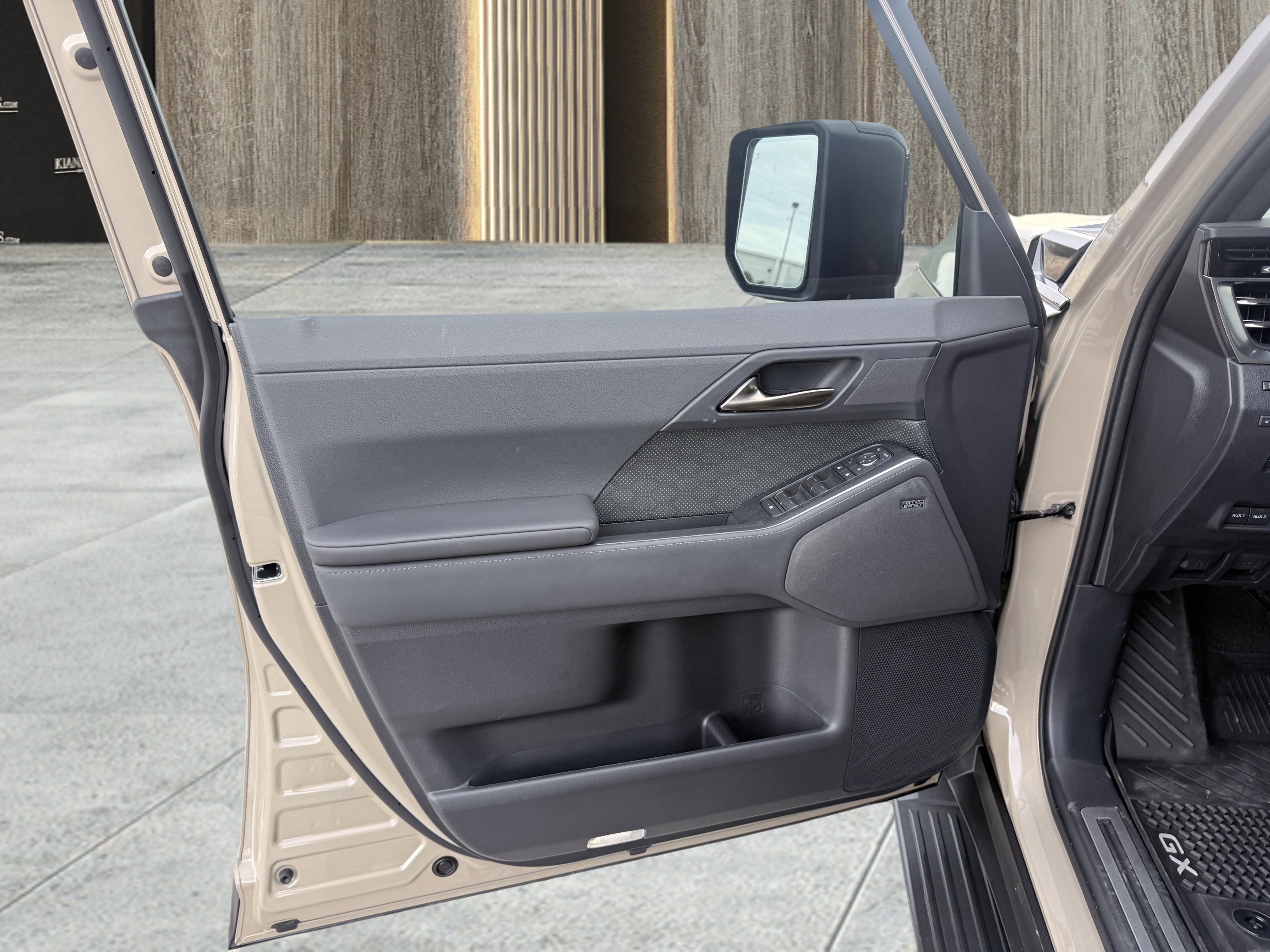 Used 2025 Lexus GX 550 image 31