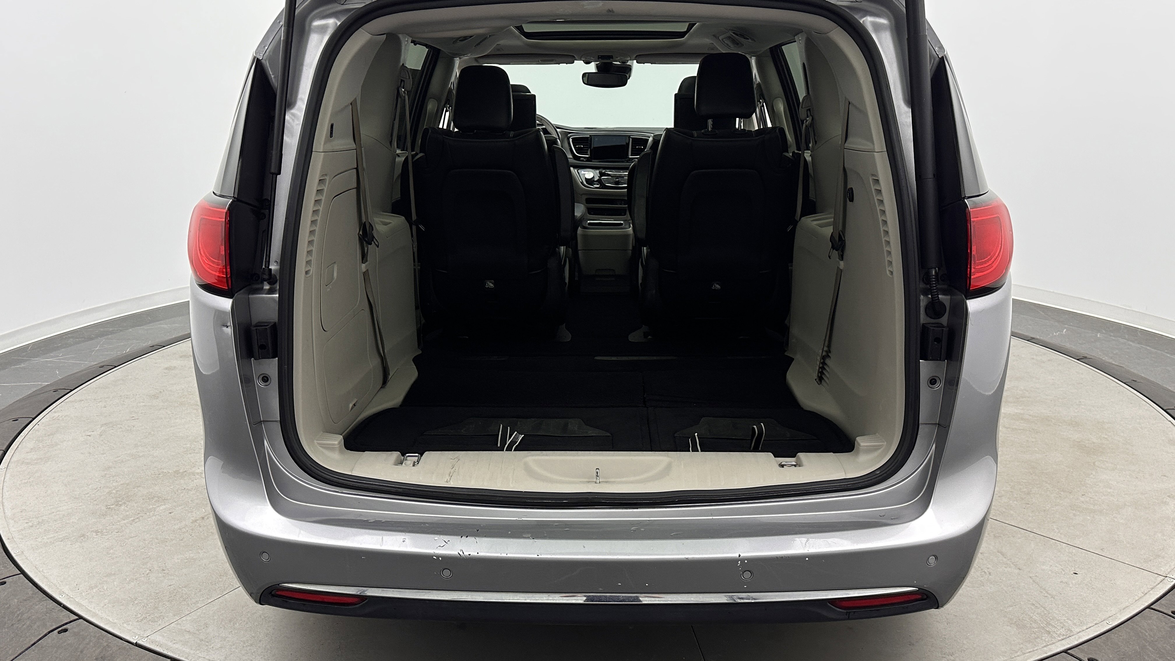 Used 2018 Chrysler Pacifica Limited w/ Advanced Safetytec Group FWD image 29