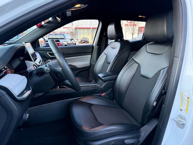 Used 2024 Jeep Compass Latitude image 10