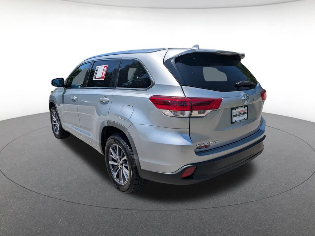 Used 2018 Toyota Highlander XLE FWD image 3