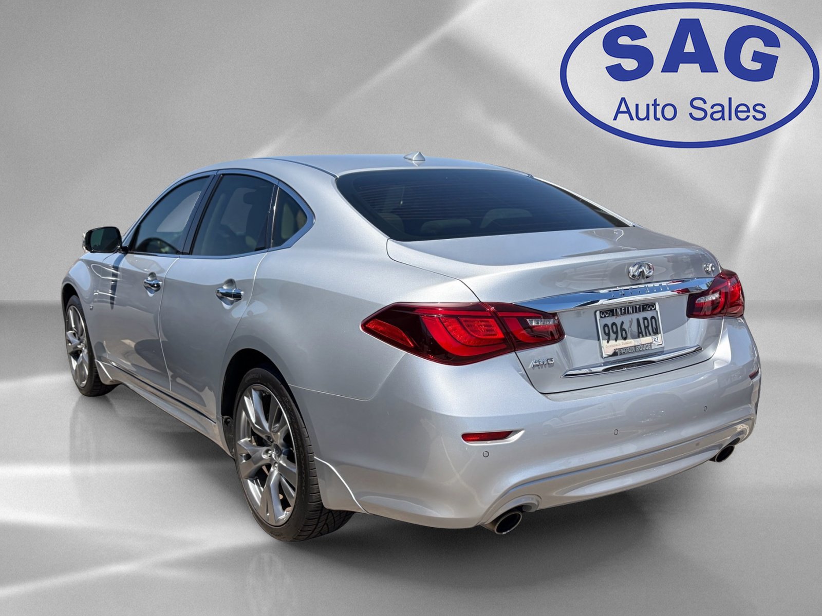 Used 2015 INFINITI Q70 3.7 w/ Deluxe Touring Package AWD/4WD image 4