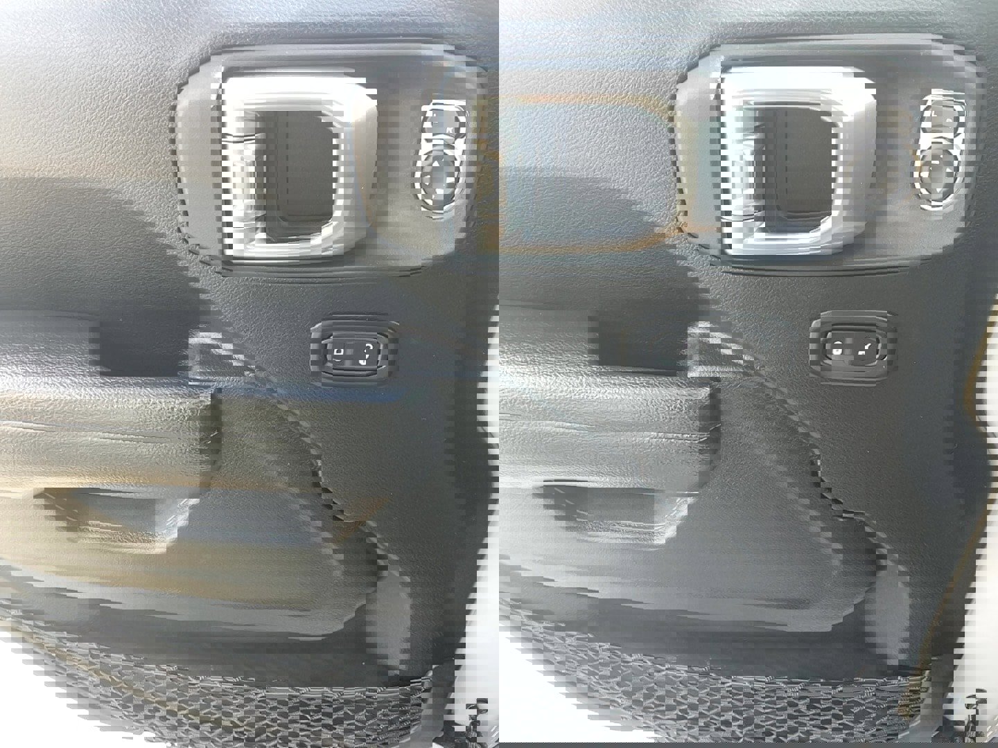 Used 2022 Jeep Wrangler Sport image 14