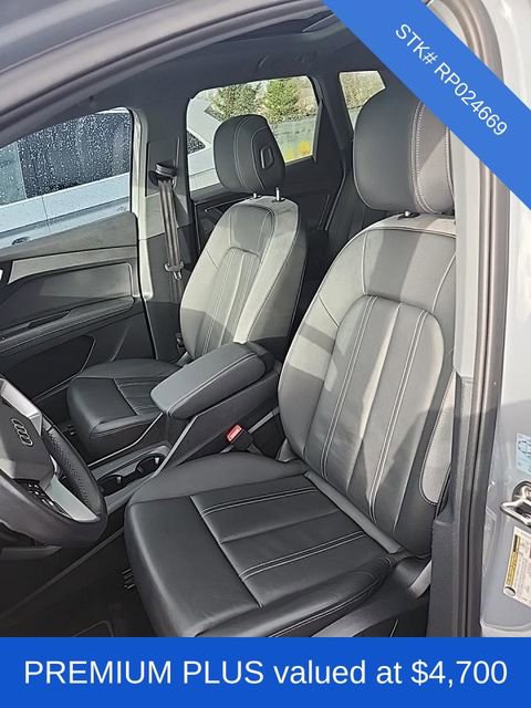 Used 2024 Audi Q4 e-tron Premium Plus w/ Premium Plus image 2