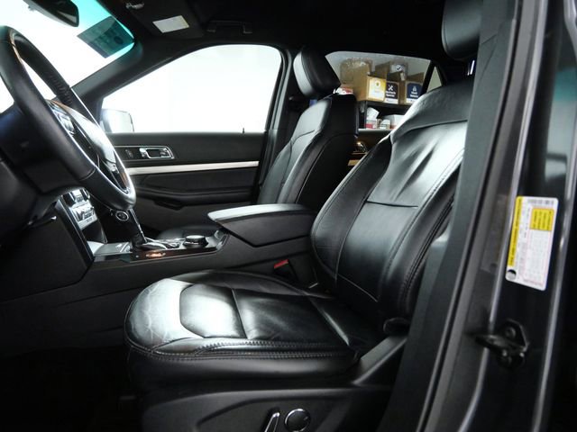 Certified 2018 Ford Explorer XLT w/ Equipment Group 202A AWD/4WD image 17