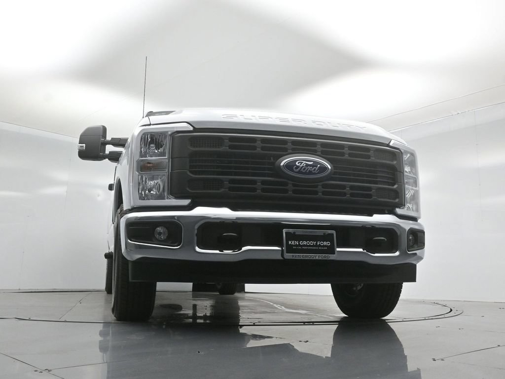 New 2026 Ford F250 XL w/ XL Chrome Package RWD image 39