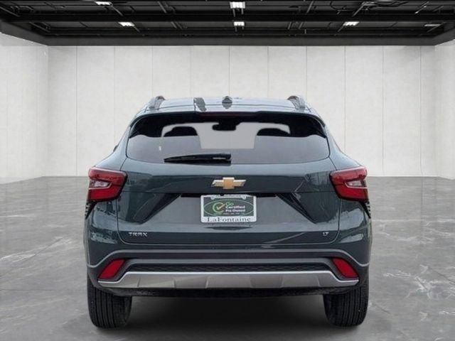 Used 2025 Chevrolet Trax LT w/ LT Convenience Package FWD image 4
