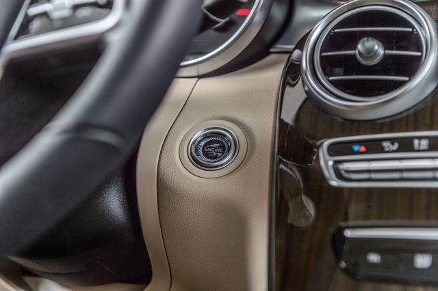 Used 2021 Mercedes-Benz GLC 300 4MATIC image 32