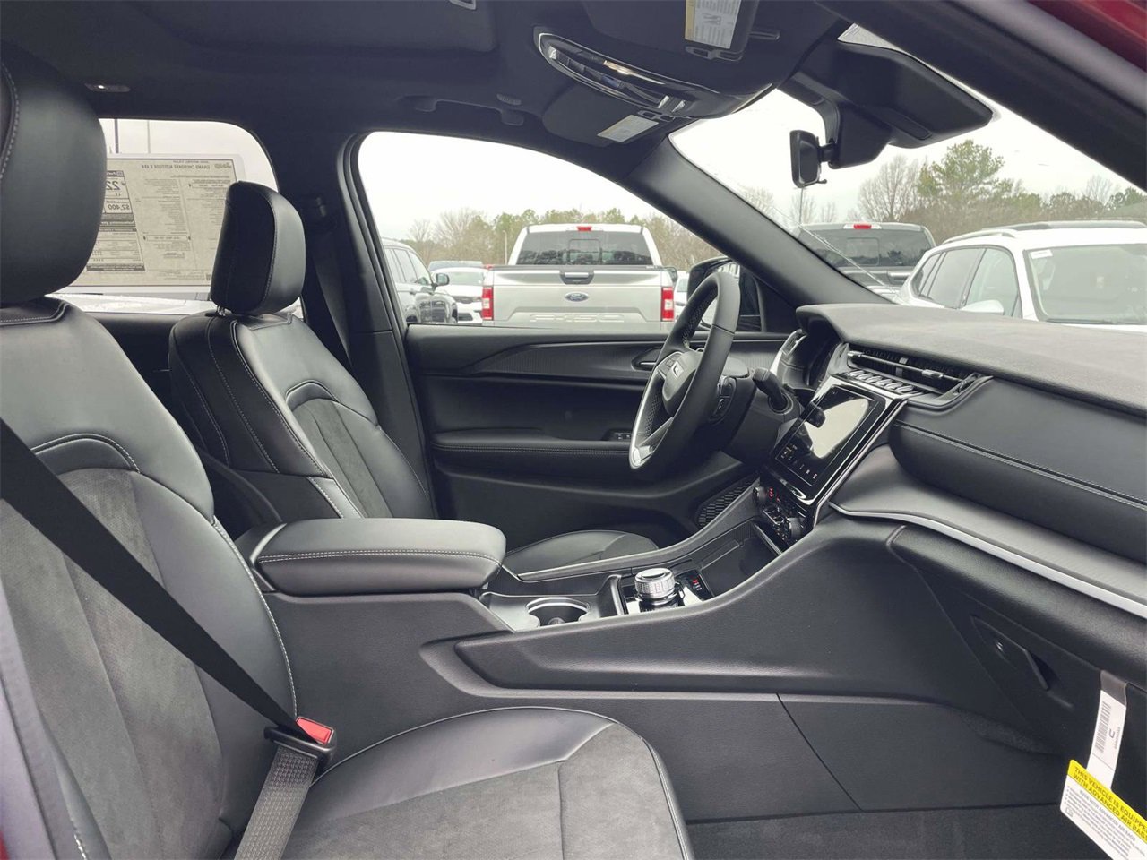 New 2025 Jeep Grand Cherokee Altitude image 16