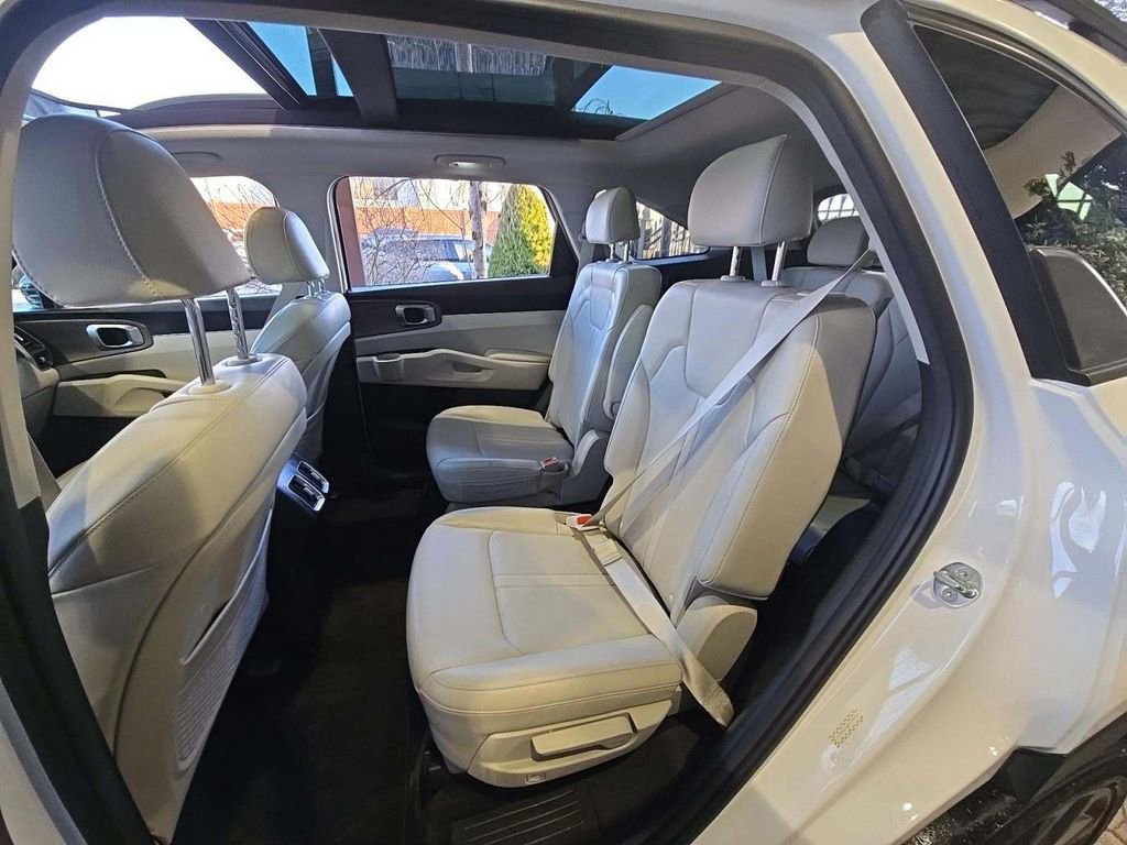 Used 2023 Kia Sorento X-Line EX image 4