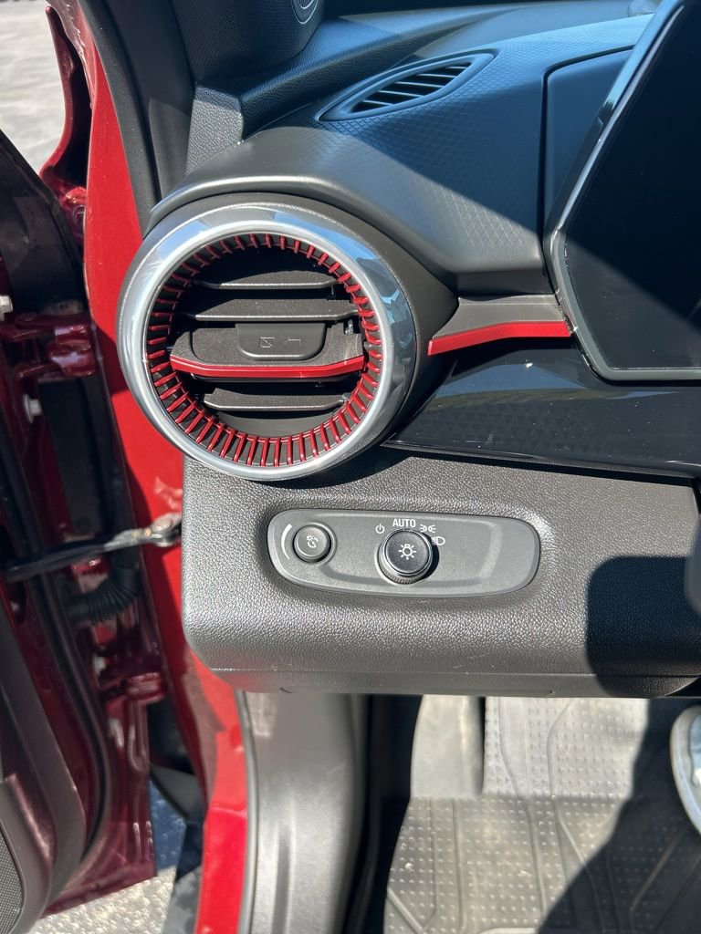 Used 2024 Chevrolet Trax RS w/ Sunroof Package image 22