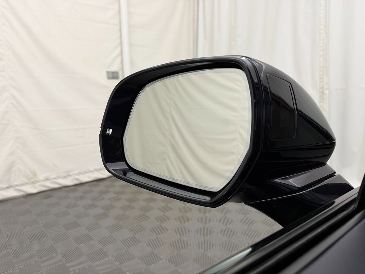 Used 2017 Bentley Bentayga image 16