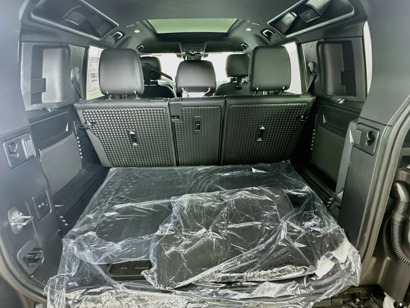 New 2026 Land Rover Defender 110 S AWD/4WD image 41
