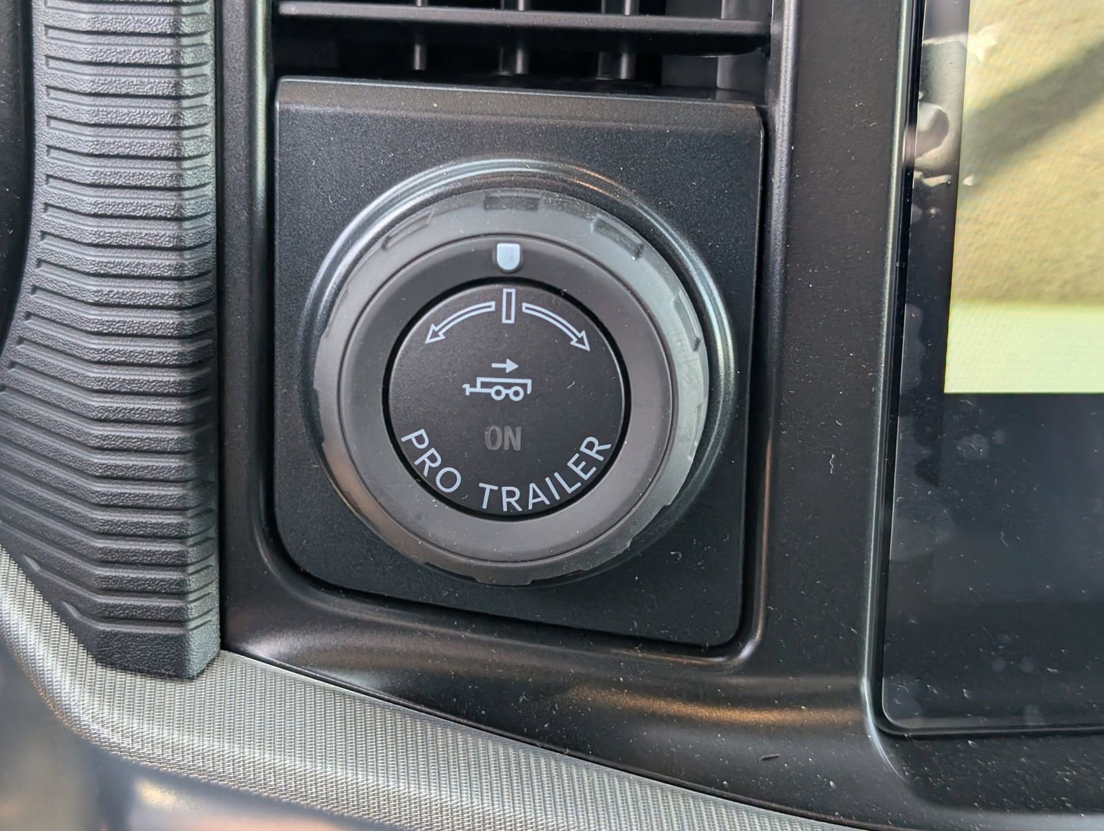 Used 2025 Ford F150 Lariat w/ Equipment Group 502A High image 20