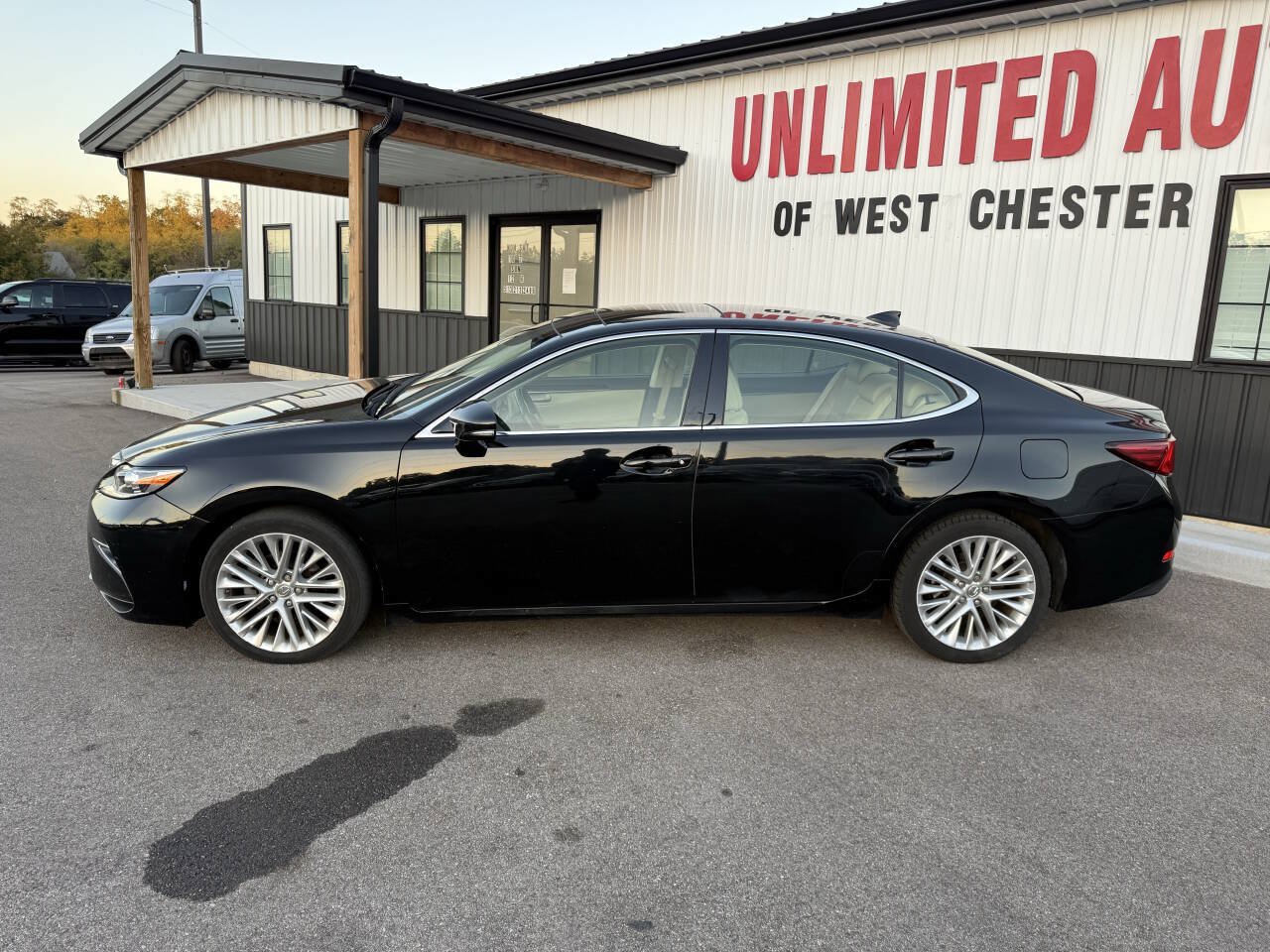 Used 2016 Lexus ES 350 w/ Luxury Package w/Wood Trim FWD image 12