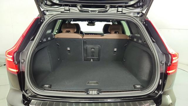 New 2026 Volvo V60 B5 Cross Country Plus w/ Protection Package Premier AWD/4WD image 37
