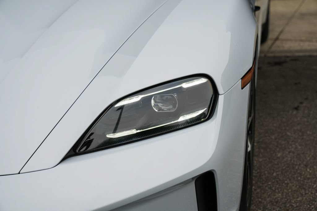 Certified 2025 Porsche Taycan 4S AWD/4WD image 8