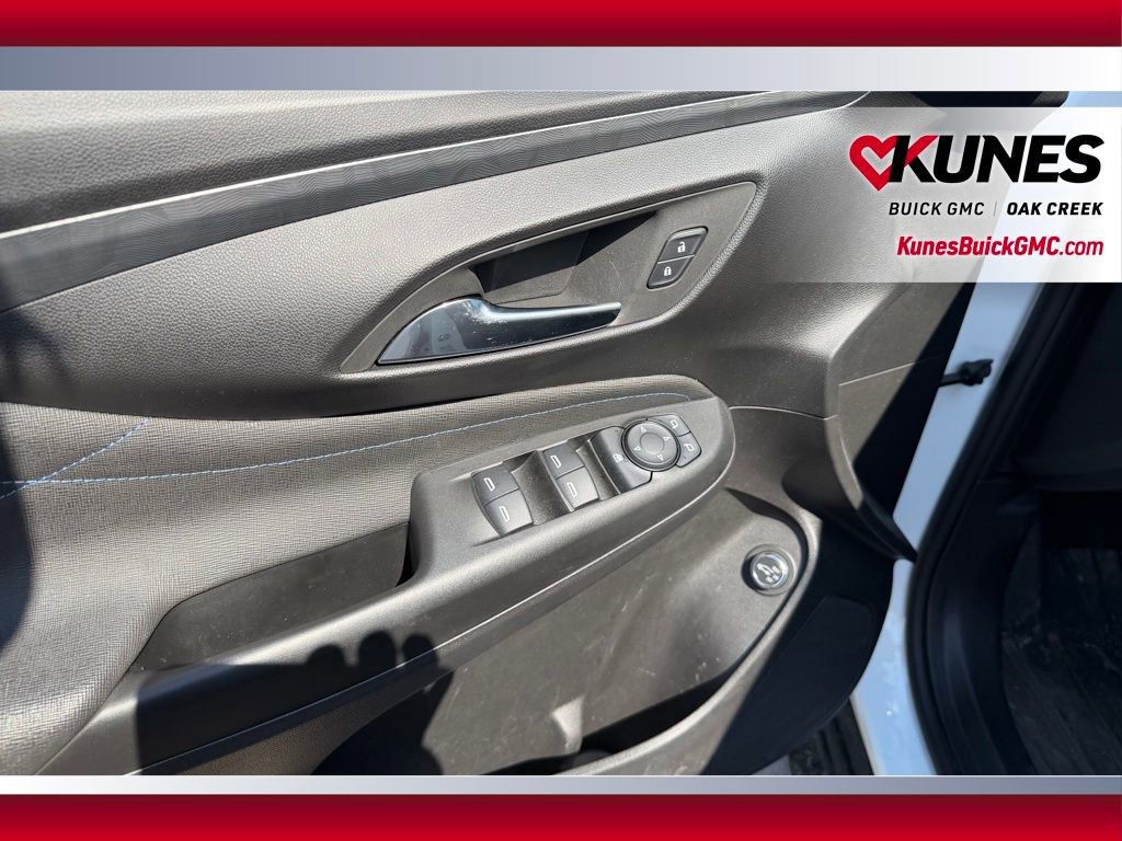 Used 2025 Buick Envista Sport Touring w/ Convenience II Package FWD image 8