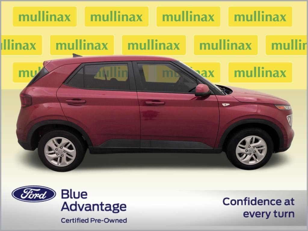 Used 2021 Hyundai Venue SE image 2