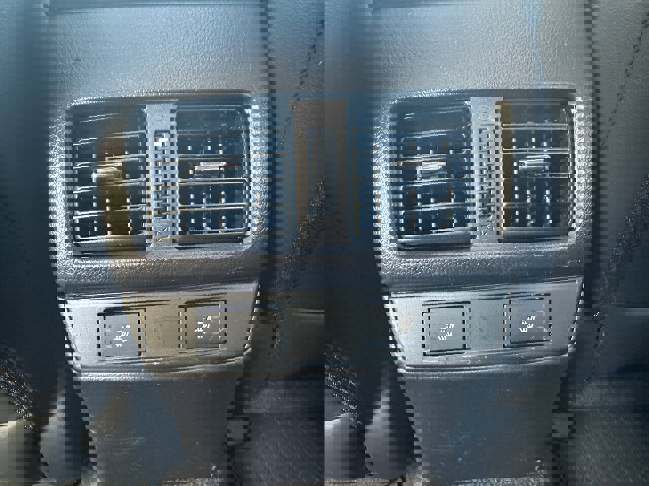 Used 2015 Subaru Outback 3.6R Limited image 15