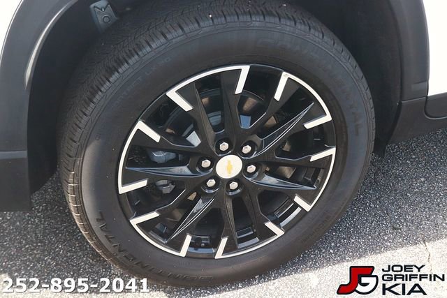 Used 2026 Chevrolet Traverse LT w/ Sun and Wheel Package FWD image 9