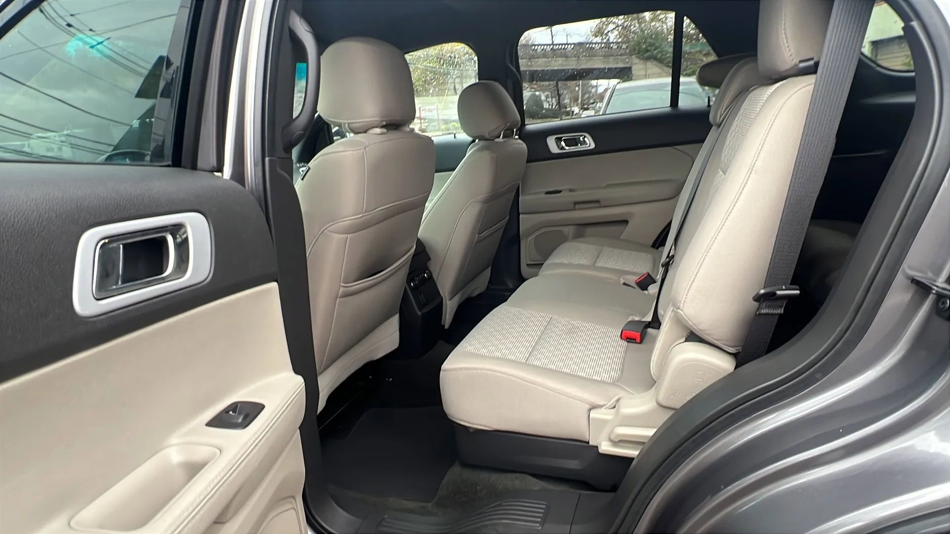 Used 2014 Ford Explorer XLT image 28