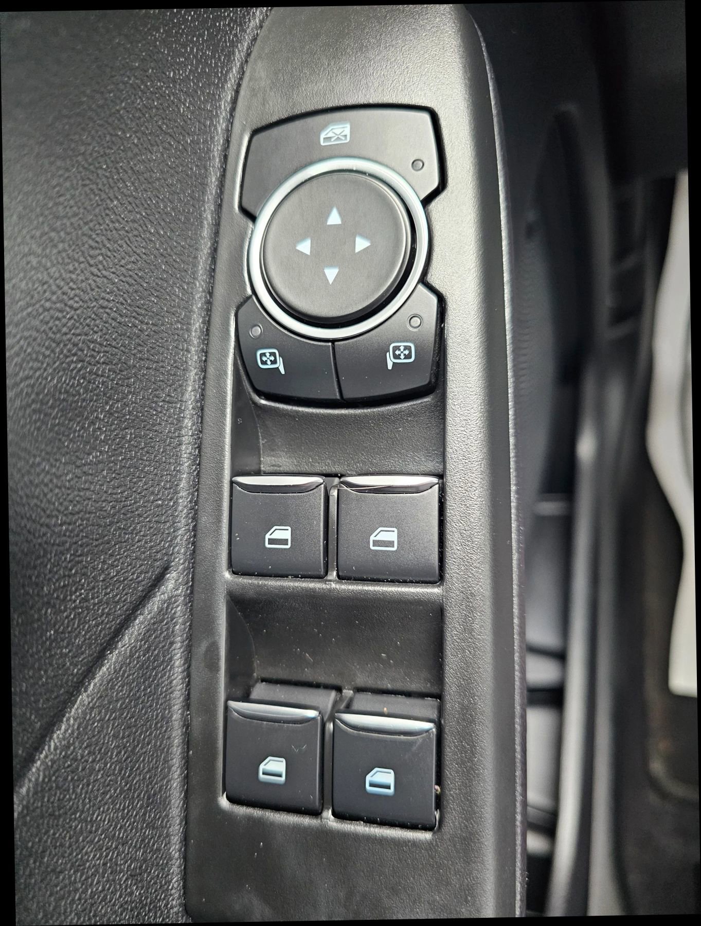 Used 2022 Ford Escape SE w/ Cold Weather Package image 19