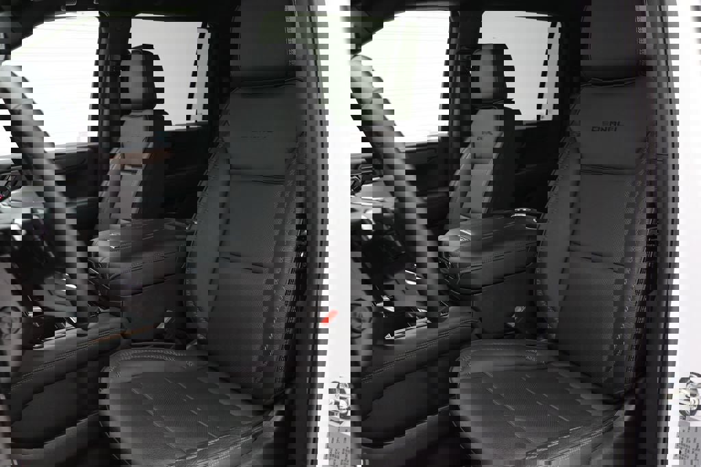 Used 2025 GMC Yukon XL Denali image 17