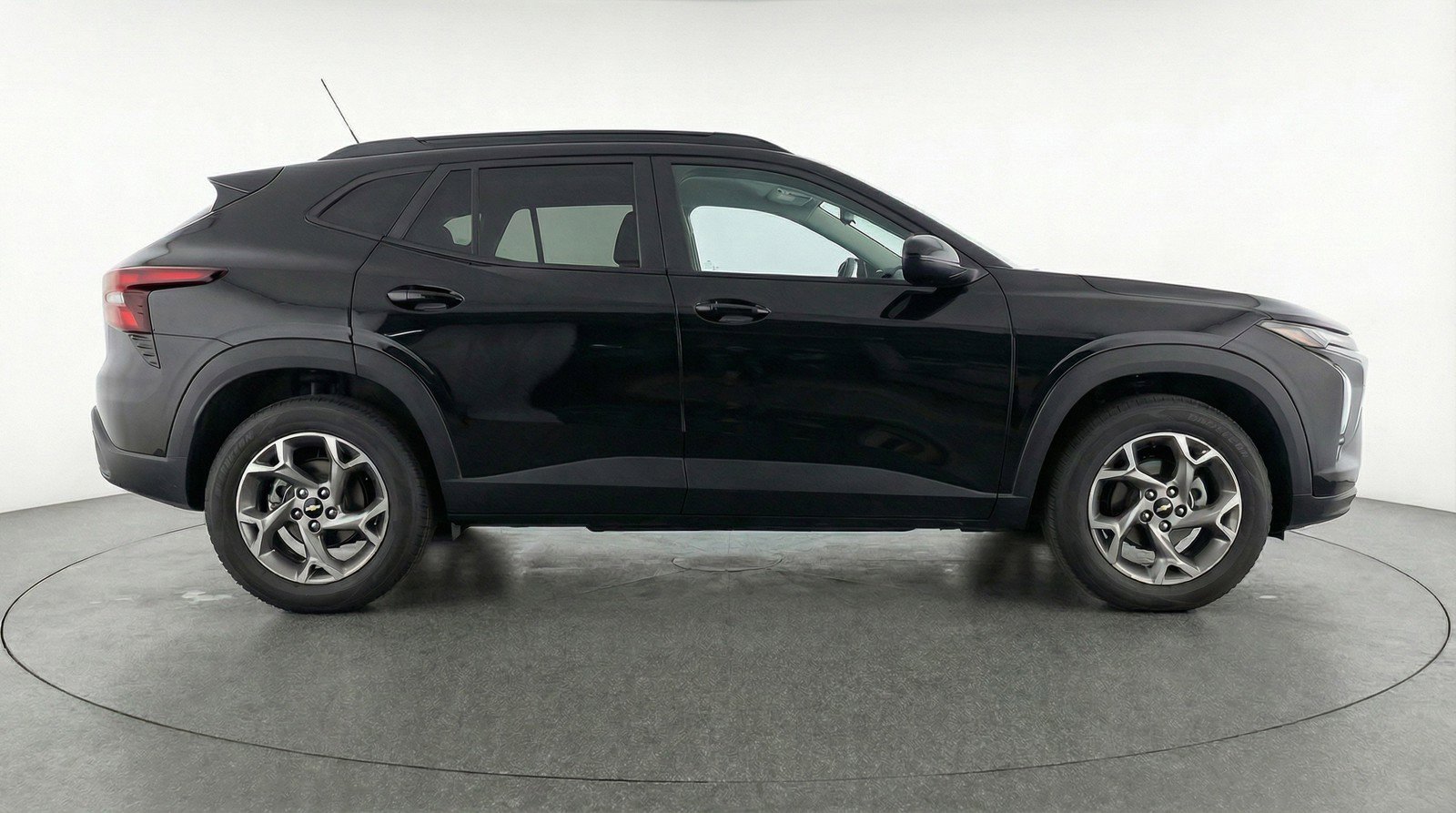 Used 2025 Chevrolet Trax LT w/ LT Convenience Package image 11
