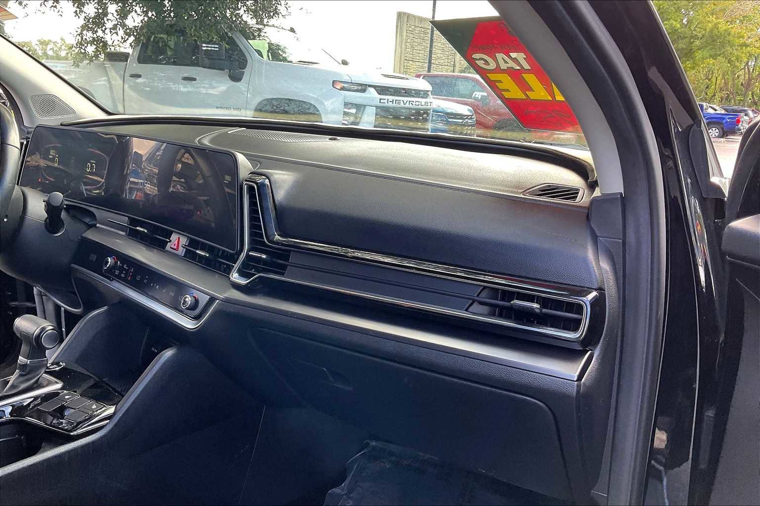 Used 2023 Kia Sportage EX image 15